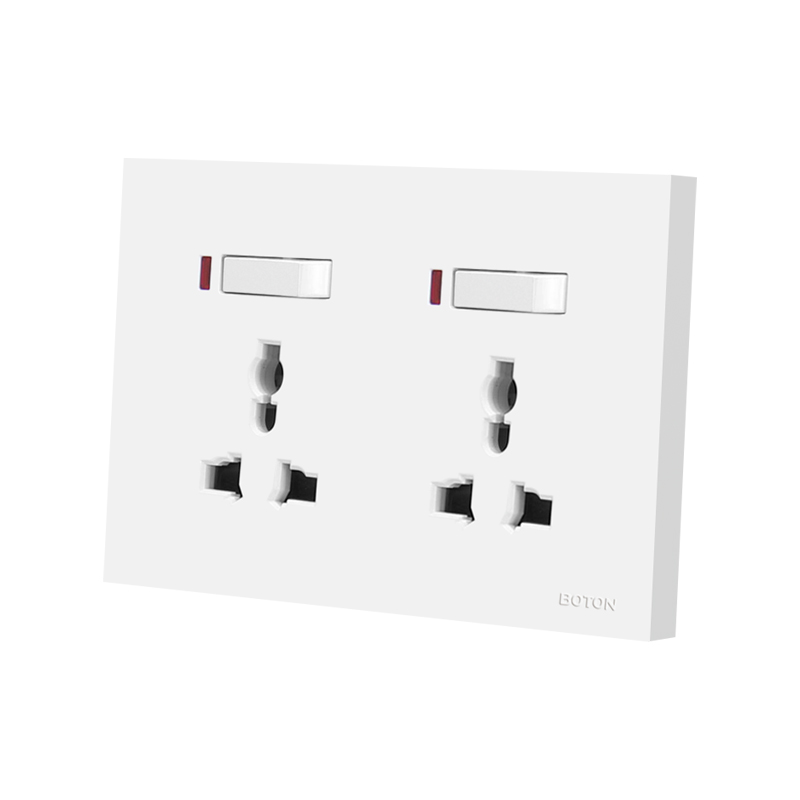 Matibay na 3 Pin Universal Twin Wall Socket