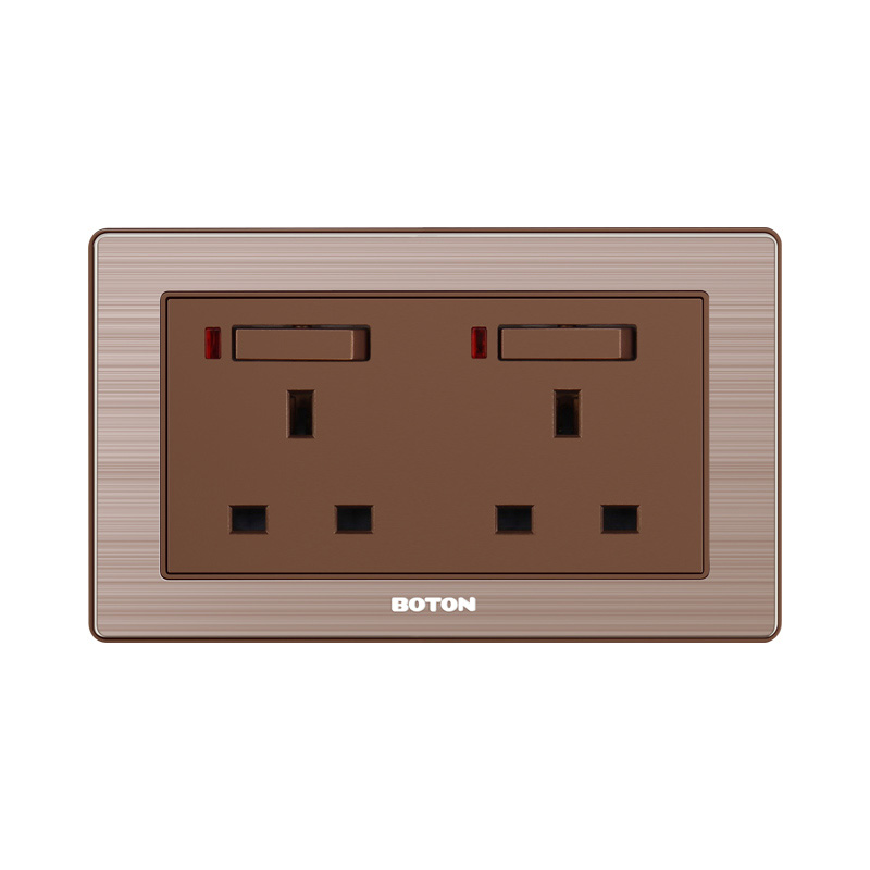 Dobleng 13 AMPS Single Phase Switch Socket na may Lamp